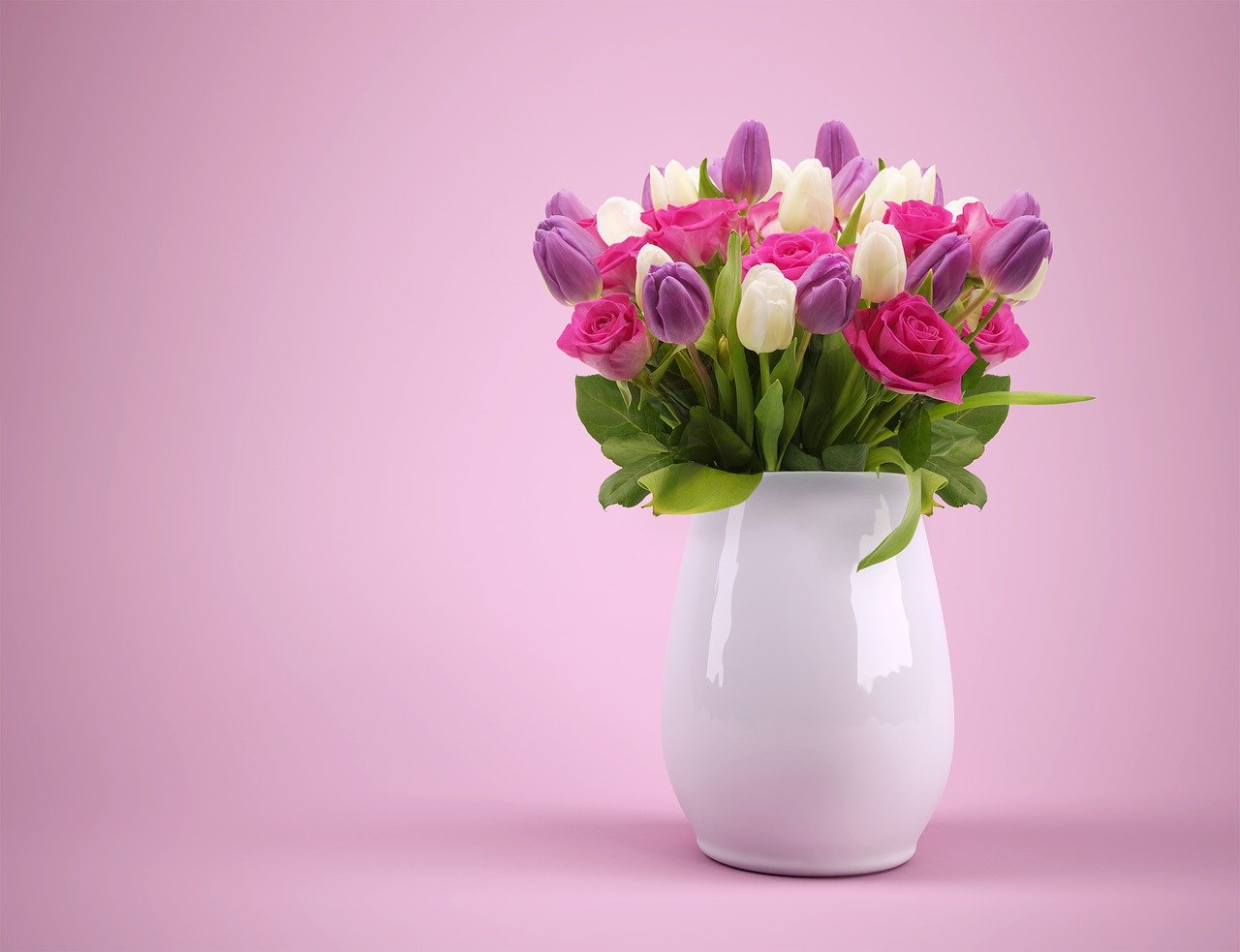 vegyes virágok vázában